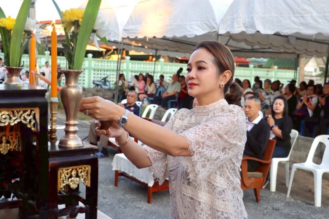 รองนายกเทศมนตรีนครพิษณุโลก ร่วมพิธีทำบุญกลางบ้านและอวยพรเนื่องในวันขึ้นปีใหม่ ชุมชนธรรมบูชา