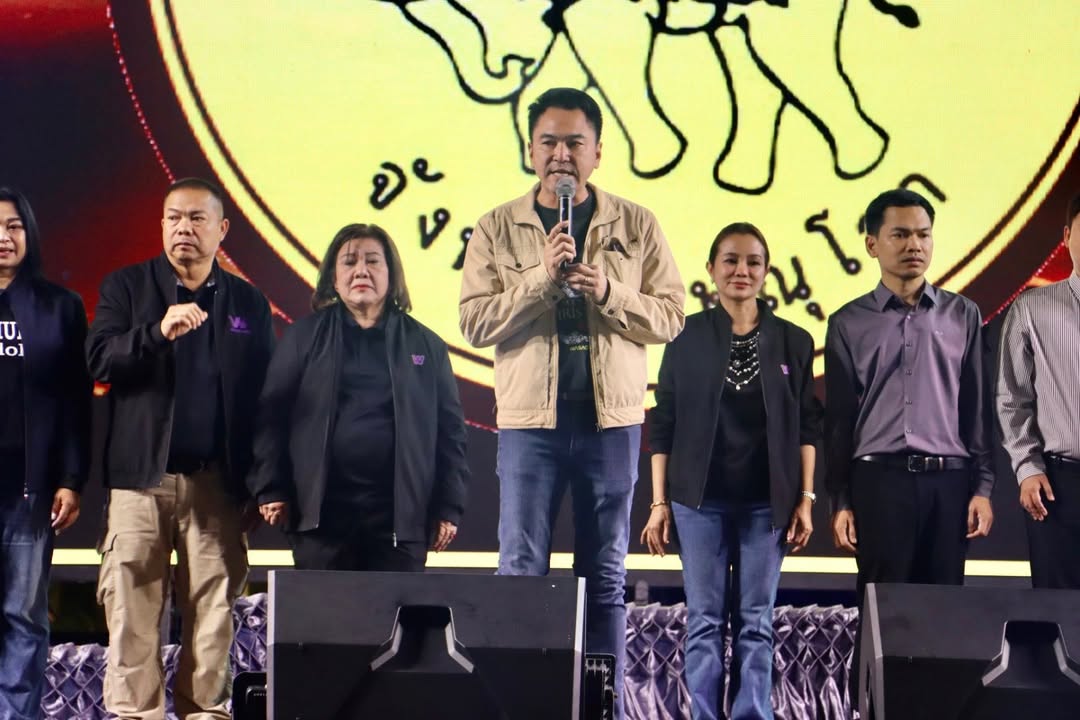 คณะผู้บริหารเทศบาลนครพิษณุโลก พบปะประชาชนและร่วมรับชมการแสดงลิเกคณะ กุ้ง สุธิราช วิรดา จิ้งหรีดขาว วงศ์เทวัญ 🎭