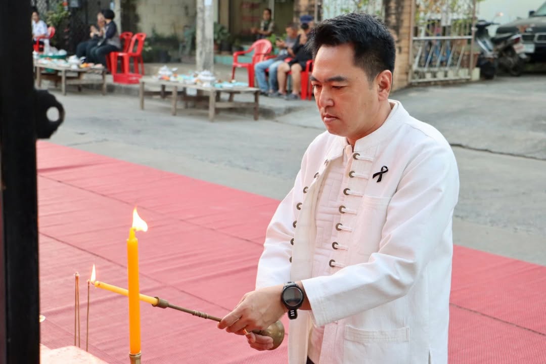 คณะผู้บริหารเทศบาลนครพิษณุโลก ร่วมพิธีทำบุญกลางบ้านและกล่าวอวยพรเนื่องในวันปีใหม่ ซอยอู่ทอง