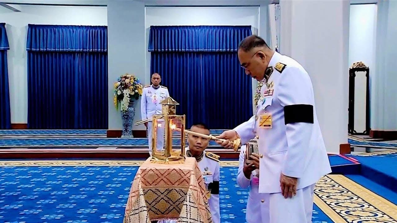 ทรงพระกรุณาโปรดเกล้าฯ ให้ผู้แทนพระองค์อัญเชิญไฟพระฤกษ์ เปิดการแข่งขันกีฬานักเรียนองค์กรปกครองส่วนท้องถิ่นแห่งประเทศไทย ครั้งที่ 40