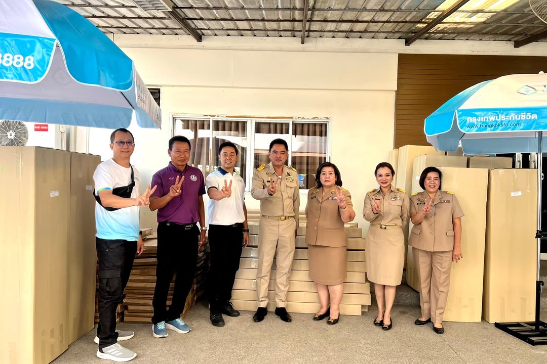 เทศบาลนครพิษณุโลก รับมอบเต็นท์ขนาดเล็กและร่มสนาม จาก บริษัท  กรุงเทพประกันชีวิต จำกัด (มหาชน)
