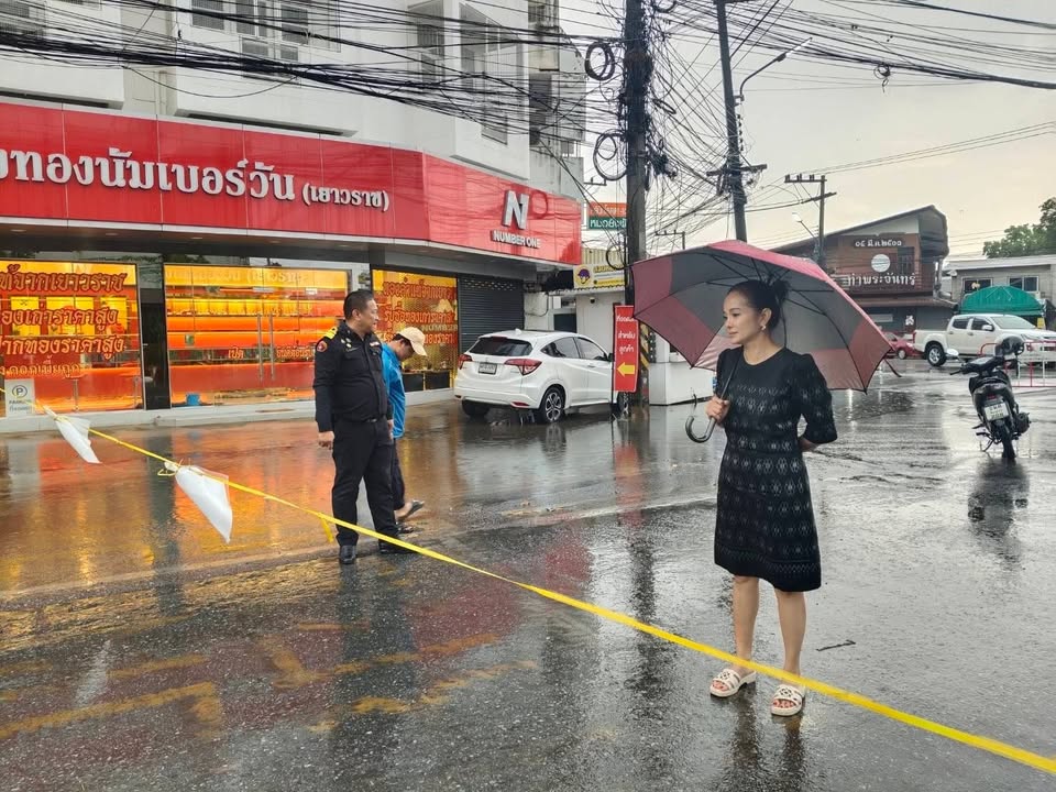 ✅ ขณะนี้ 16.30 น. บริเวณถนนเส้นแยกปืนมานี ระดับน้ำได้ระบายแล้วค่ะ เจ้าหน้าที่ได้ดำเนินการทำความสะอาดพื้นผิวจราจร เพื่อให้ประชาชนสามารถกลับมาใช้สัญจรได้ตามปกติค่ะ (8พค69)