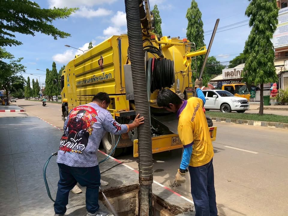 📢 เทศบาลนครพิษณุโลก ลุยพัฒนาเมืองต่อเนื่อง! เร่งปรับปรุงภูมิทัศน์ ระบบระบายน้ำ และไฟส่องสว่าง เพื่อคุณภาพชีวิตที่ดีของประชาชน