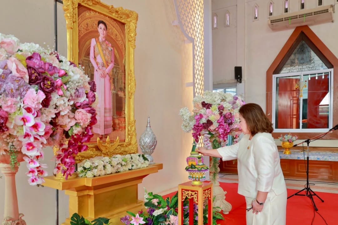เทศบาลนครพิษณุโลก ร่วมกิจกรรมทำบุญถวายภัตตาหารพระภิกษุสงฆ์ เนื่องในวันวิสาขบูชา และกล่าวถวายพระพรชัยมงคลแด่สมเด็จพระนางเจ้าฯ พระบรมราชินี