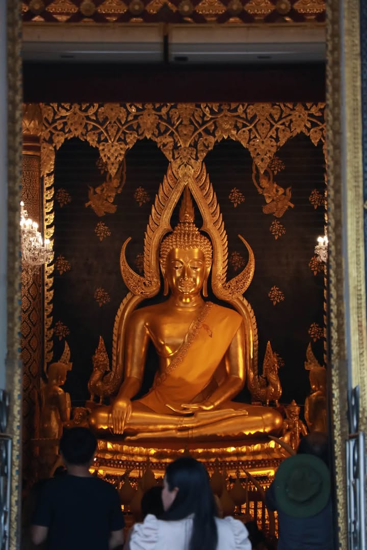 เทศบาลนครพิษณุโลก ร่วมกิจกรรม ชินะราชา เบิกฟ้าเสริมบุญ ตักบาตรรับอรุณ หน้าพระวิหารเสริมพลังศรัทธา @เมืองสองแคว