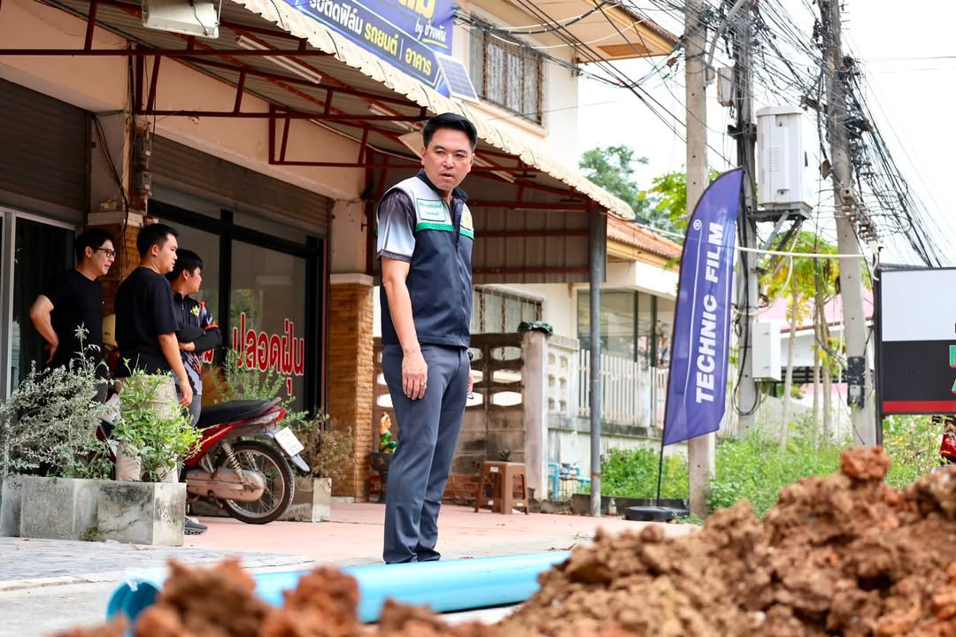 🚰 นายกเทศมนตรีนครพิษณุโลก ลงพื้นที่ติดตามการเปลี่ยนท่อประปา เพิ่มประสิทธิภาพการจ่ายน้ำ รองรับการขยายตัวของเมือง🏙️