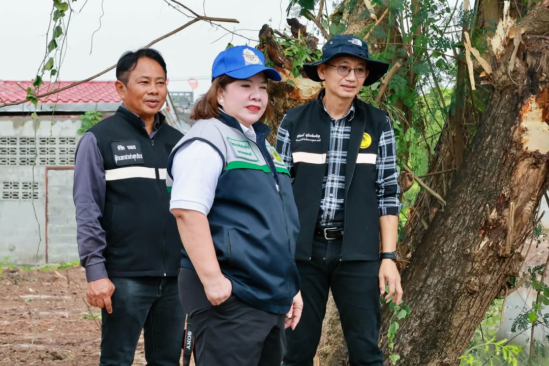 🌧️ เทศบาลนครพิษณุโลกเร่งขุดลอกวัชพืช เตรียมพื้นที่รองรับน้ำช่วงฤดูฝน ลดความเสี่ยงน้ำท่วมขัง