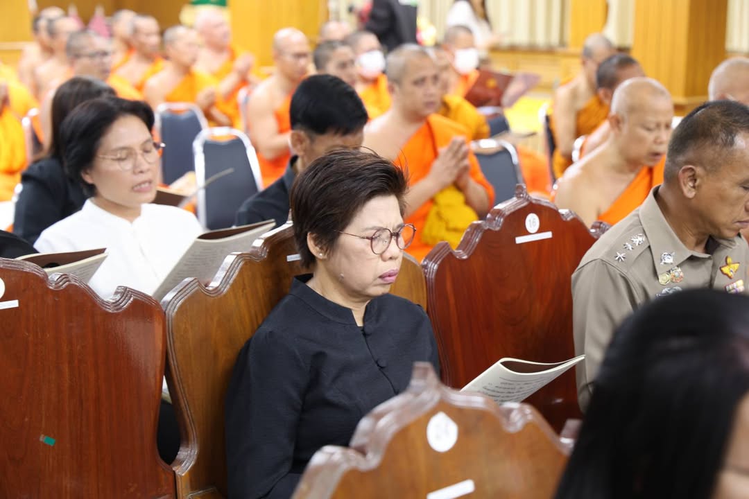 🙏เทศบาลนครพิษณุโลก ร่วมพิธีเจริญพระพุทธมนต์ ถวายเป็นพระราชกุศล สมเด็จพระบรมราชชนนีพันปีหลวง