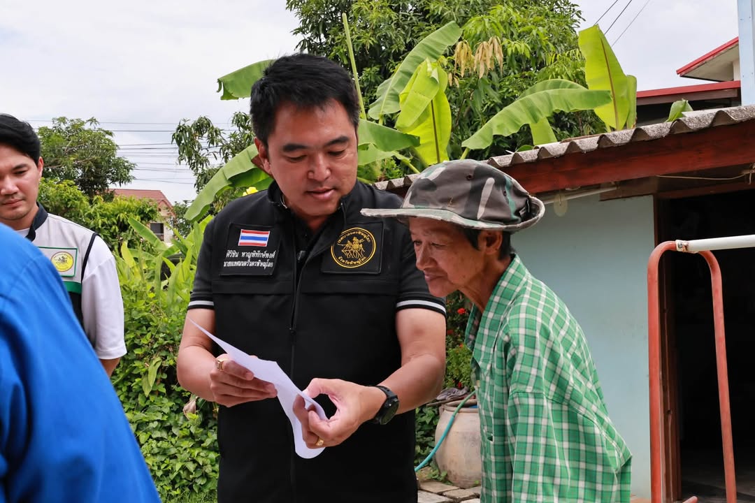 เทศบาลนครพิษณุโลก ลงพื้นที่มอบเงินช่วยเหลือผู้ประสบวาตภัย บรรเทาความเดือดร้อนประชาชนในเขตเทศบาล