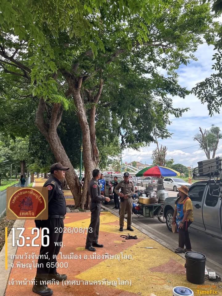 🚶 เทศบาลนครพิษณุโลกจัดระเบียบพื้นที่สาธารณะหน้าพระราชวังจันทน์ ขอความร่วมมือเก็บสิ่งของออกจากทางเท้า