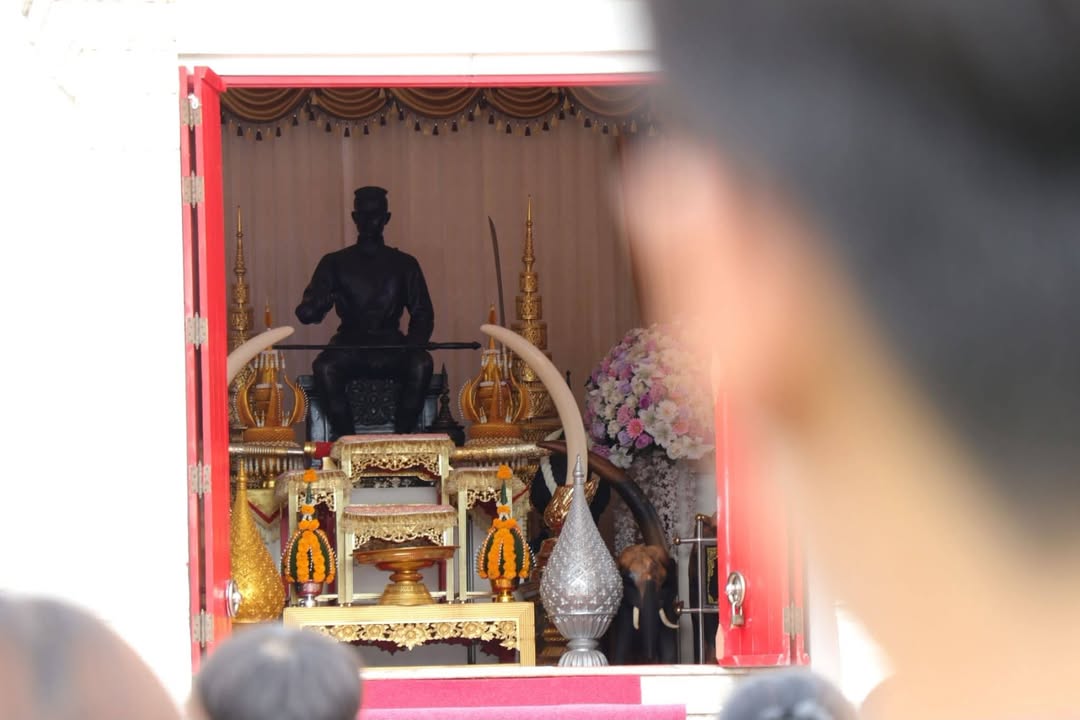 เทศบาลนครพิษณุโลก ร่วมพิธีอัญเชิญพระบรมรูปสมเด็จพระนเรศวรมหาราช อุ้มไก่เหลืองหางขาว เทิดพระเกียรติวีรกรรมครั้งทรงพระเยาว์
