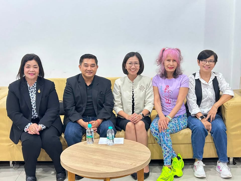 📚 เทศบาลนครพิษณุโลก ต้อนรับคณะศึกษาดูงานจาก อบต.นครสวรรค์ตก แลกเปลี่ยนเรียนรู้การจัดการเรียนการสอนมหาวิทยาลัยวัยที่สาม