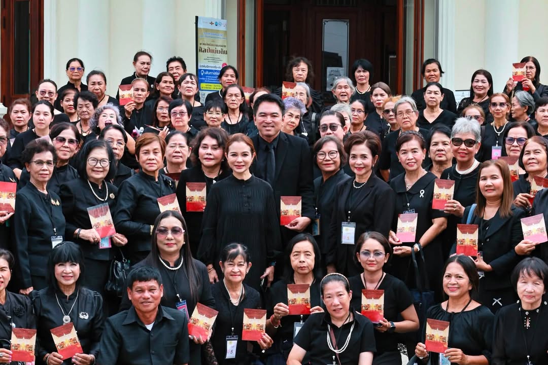 🌟 เทศบาลนครพิษณุโลก จัดอบรมสัมมนาและศึกษาดูงานเพื่อพัฒนาศักยภาพสตรีในชุมชน 🎨 เรียนรู้แนวทางการพัฒนาชุมชนด้วยแนวคิด “เมืองสร้างสรรค์” (Creative City) พร้อมเข้าถวายสักการะพระศพ สมเด็จพระเจ้าลูกเธอ เจ้าฟ้าพัชรกิติยาภา ฯ