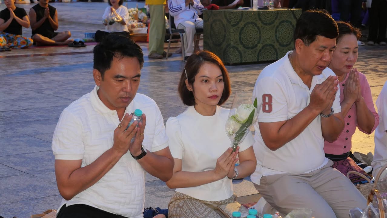 เทศบาลนครพิษณุโลก ร่วมกิจกรรม ชินะราชา เบิกฟ้าเสริมบุญ ตักบาตรรับอรุณ หน้าพระวิหารเสริมพลังศรัทธา @เมืองสองแคว ☀️✨🛕