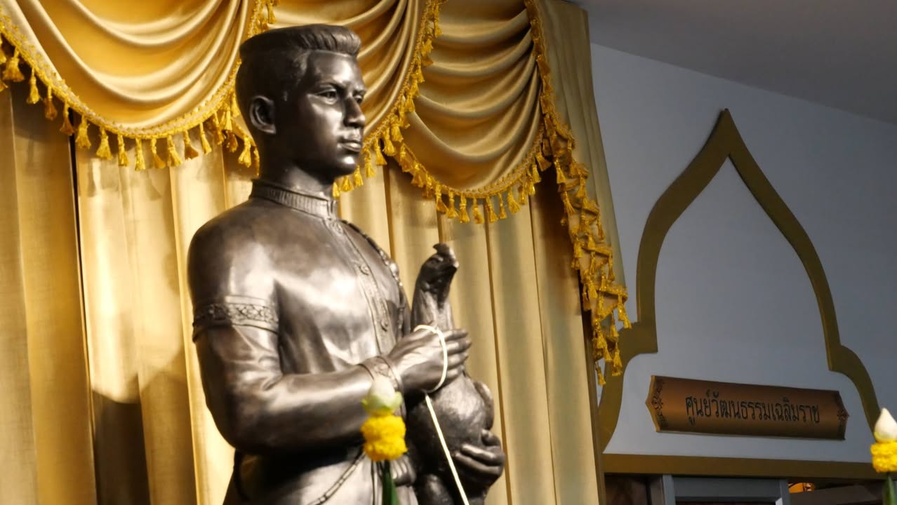 เทศบาลนครพิษณุโลก ร่วมพิธีบวงสรวงสมเด็จพระนเรศวรอุ้มไก่เหลืองหางขาว (ไก่แก้วมหาราช)