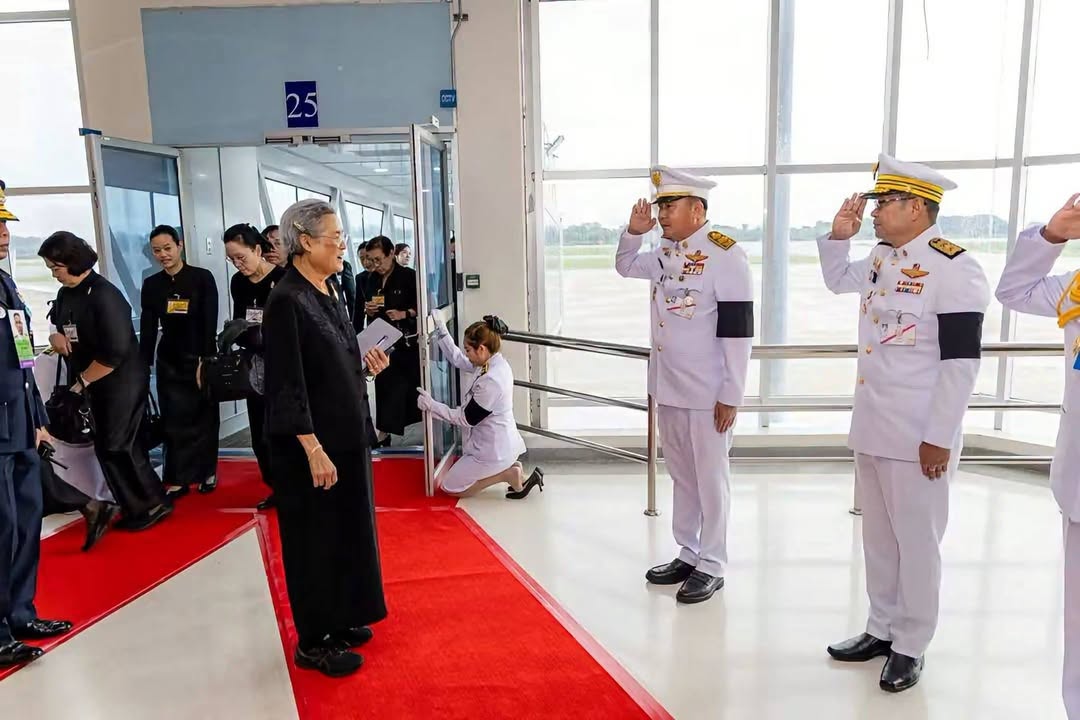 กรมสมเด็จพระเทพรัตนราชสุดาฯ สยามบรมราชกุมารี เสด็จฯ กลับจากจังหวัดกำแพงเพชร โดยประทับเครื่องบินพระที่นั่ง ณ ท่าอากาศยานพิษณุโลก