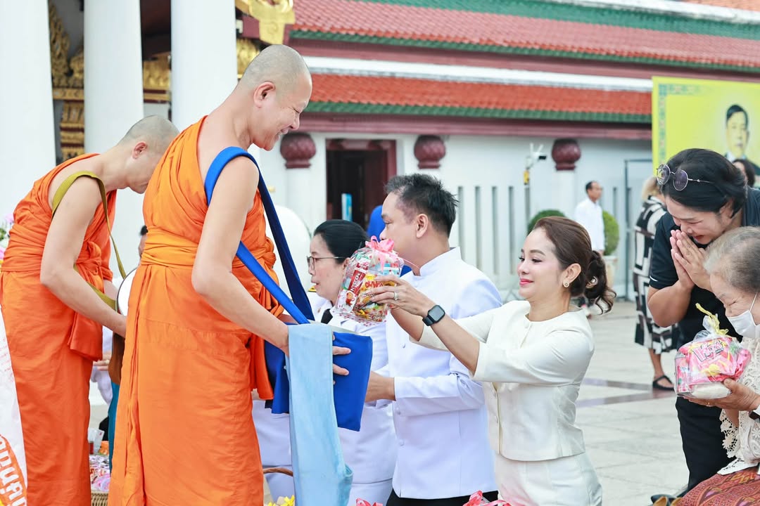 🙏 เทศบาลนครพิษณุโลก ร่วมพิธีทำบุญตักบาตรเทโวโรหณะ สืบสานประเพณีไทย