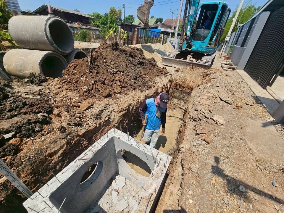 เทศบาลนครพิษณุโลก ลุยงานเชิงรุก! พัฒนาโครงสร้างพื้นฐาน มุ่งสู่เมืองอัจฉริยะพลังงานสะอาด 🏗️⚡