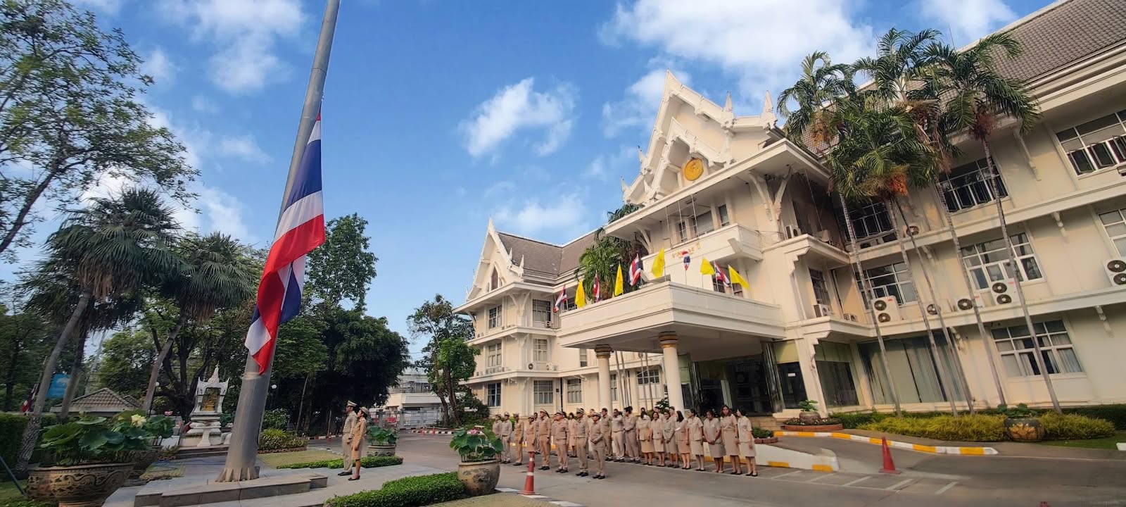 🇹🇭 เทศบาลนครพิษณุโลก ร่วมใจเคารพธงชาติ เสริมสร้างวินัยและสามัคคีในองค์กร