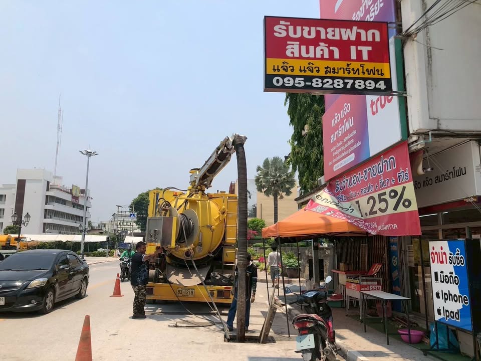 เทศบาลนครพิษณุโลก ลุยฟื้นฟูเมืองหลังสงกรานต์ เร่งลอกท่อ-จัดการขยะ-คืนความสวยงาม 🧹✨