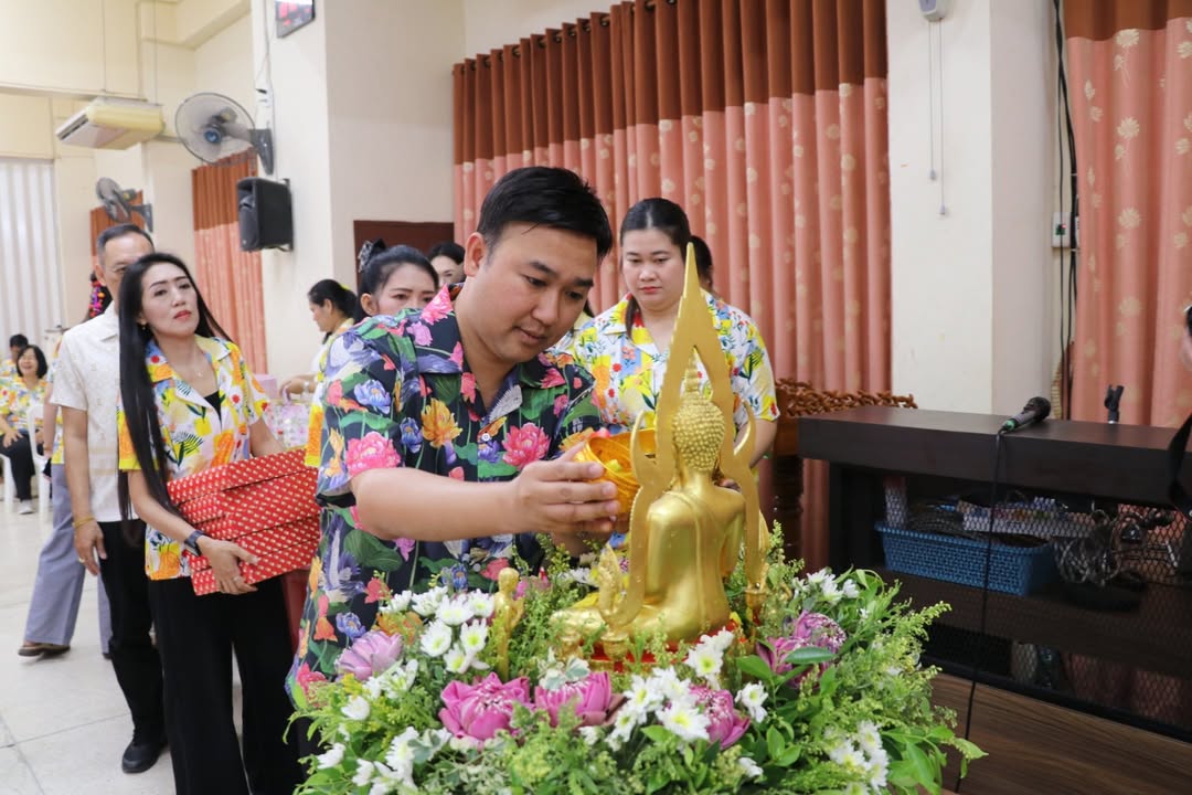 เทศบาลนครพิษณุโลก จัดกิจกรรมรดน้ำดำหัว “ข้าราชการบำนาญ” ประจำปี 2569
