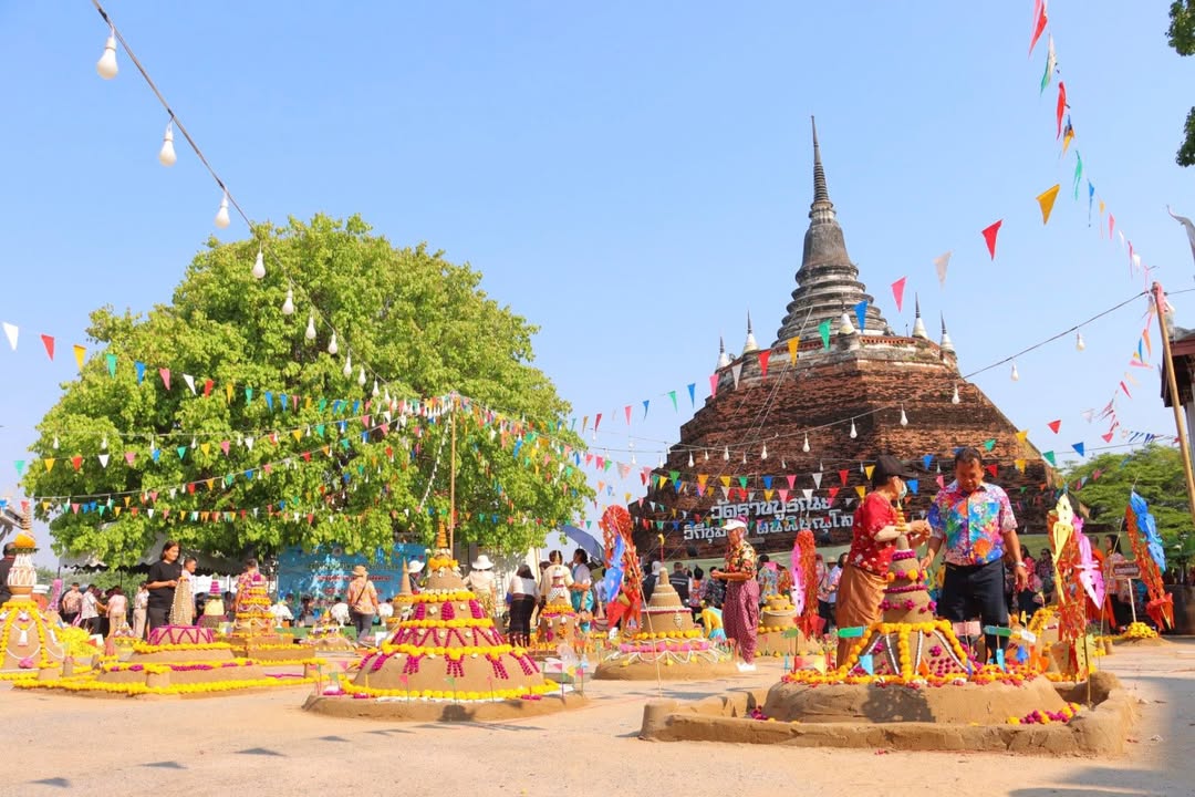 เทศบาลนครพิษณุโลก ร่วมสืบสานประเพณีก่อเจดีย์ทราย ประจำปี 2569
