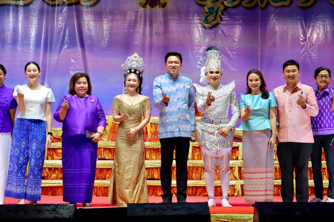 🎭✨ คณะผู้บริหาร ร่วมชมลิเกคณะทองหยอด ลูกนารายณ์ พร้อมพบปะพี่น้องประชาชน