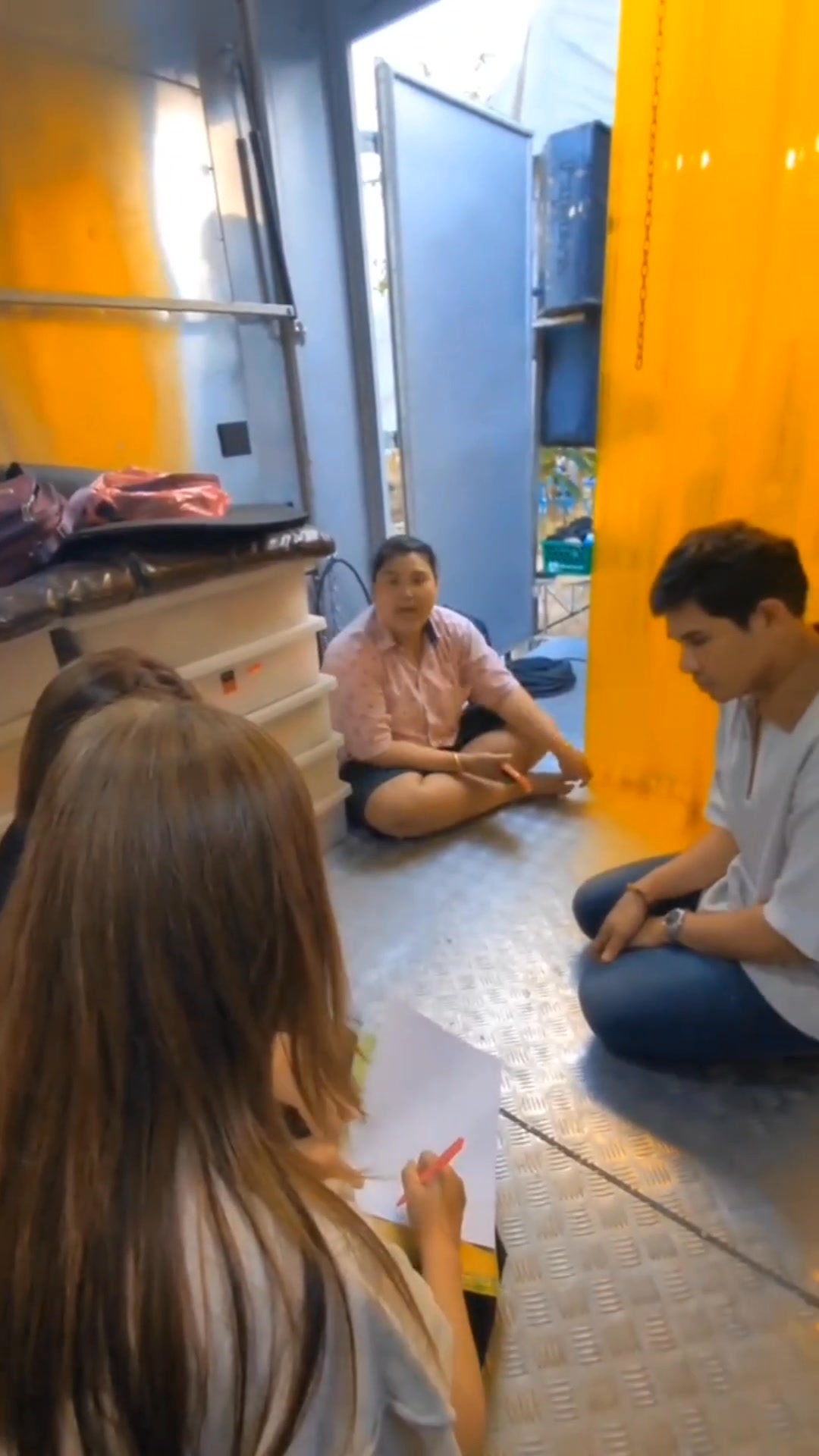 ไกลแค่ไหนเราก็บุก! เทศบาลนครพิษณุโลกจัดเต็ม เซ็นสัญญาคว้าตัวคณะลิเกชื่อดัง "ทองหยอดลูกนารายณ์" มาให้พี่น้องชาวสองแควได้ชมกันถึงที่! เตรียมพบกับความอลังการในงานสมโภชศาลหลักเมืองพิษณุโลก ประจำปี 2569 นี้ ห้ามพลาดเด็ดขาด!