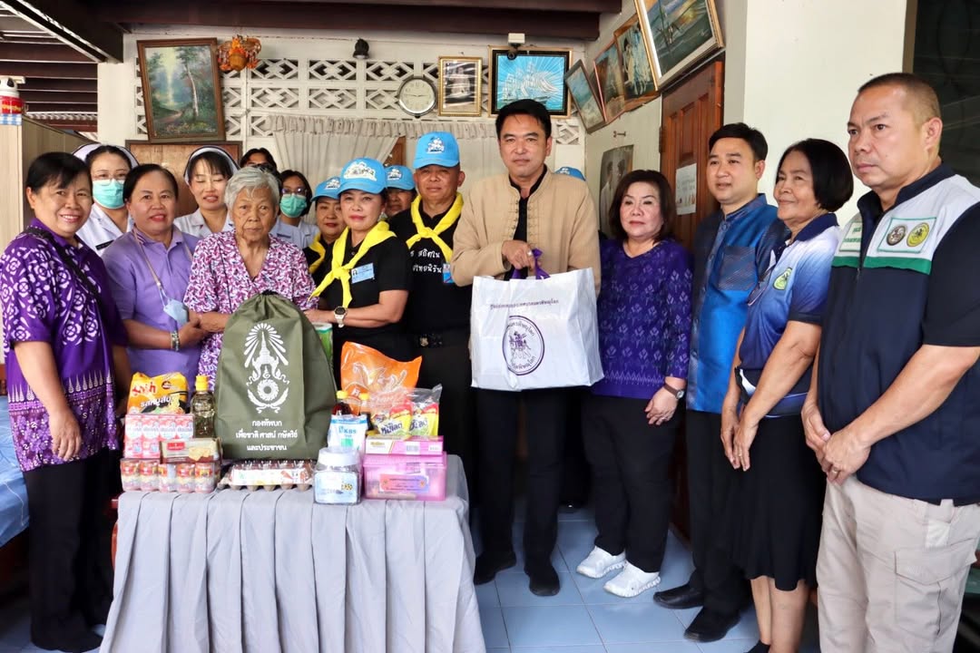 📌 เทศบาลนครพิษณุโลก ร่วมกับกองทัพภาคที่ 3 มอบเครื่องอุปโภคบริโภคแก่ผู้สูงอายุ