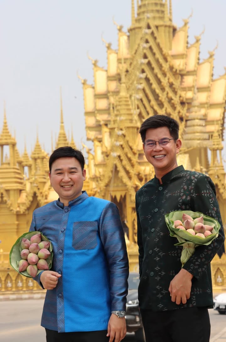 สืบสานอัตลักษณ์ความเป็นไทย... นายเรืองเกียรติ วัฒนกุลชัย รองนายกเทศมนตรีนครพิษณุโลก พร้อมสมาชิกสภา ร่วมรณรงค์แต่งกายชุดไทยในคอนเซปต์ #ภูมิใจแต่งไทยทั้งแผ่นดิน ร่วมกับ #สำนักงานวัฒนธรรมจังหวัดพิษณุโลก เนื่องในวันอนุรักษ์มรดกไทย ประจำปี 2569 ณ วัดจันทร์ต...