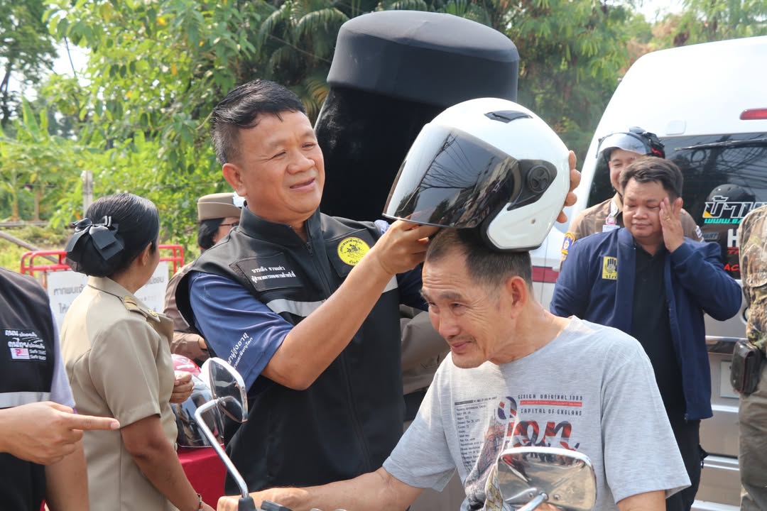เทศบาลนครพิษณุโลก ร่วมกิจกรรมรณรงค์ “ขับขี่ปลอดภัย หยุดตายด้วยวินัยจราจร”