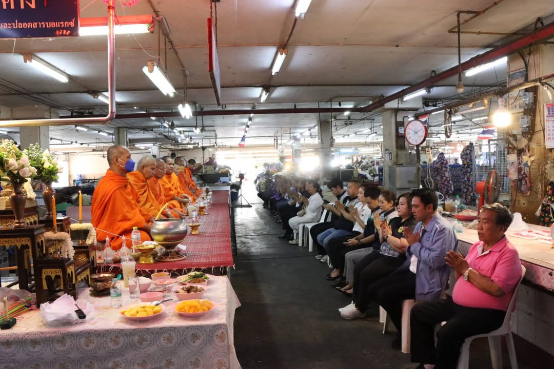 เทศบาลนครพิษณุโลก ทำบุญตลาดเทศบาล 3 เสริมสิริมงคล สร้างขวัญกำลังใจพ่อค้าแม่ค้า