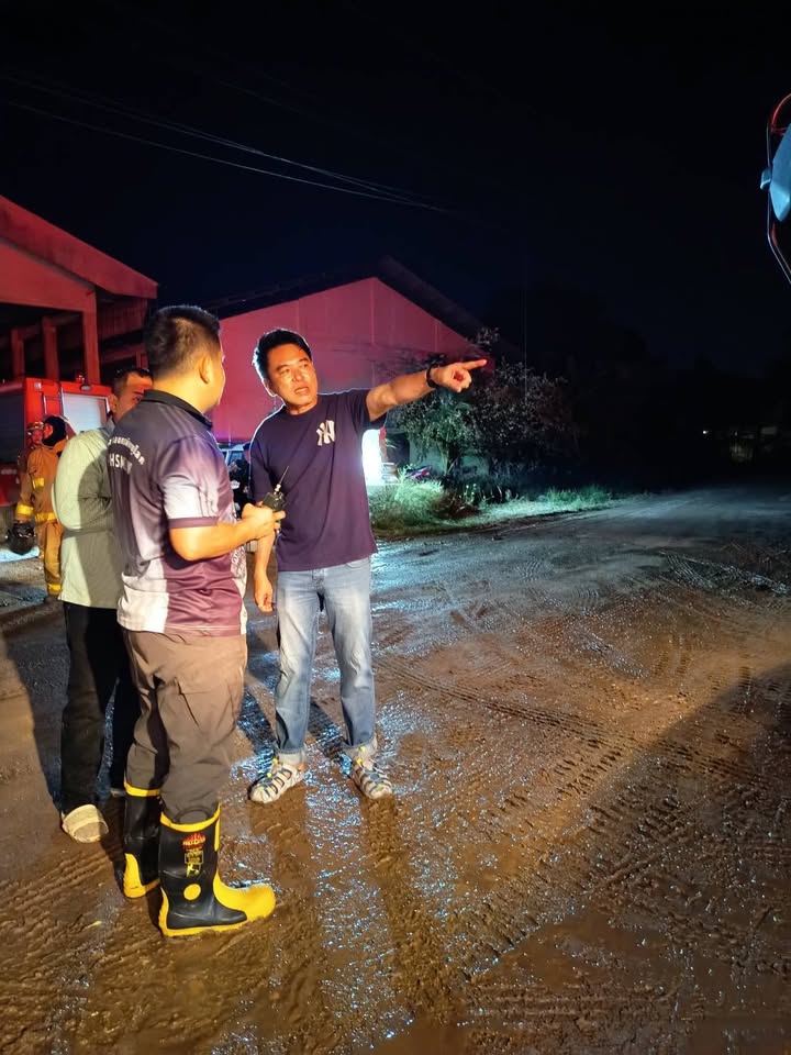 เกิดเหตุเพลิงไหม้ป่าหญ้า หลังประปาเทศบาลนครพิษณุโลก 🚒🔥