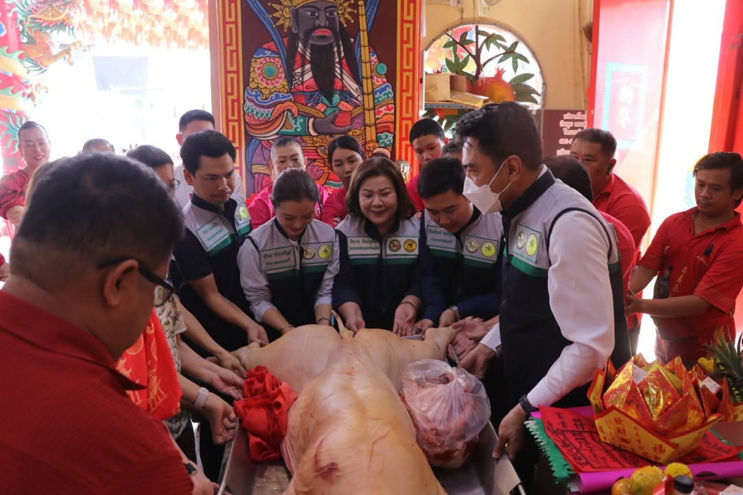นายกเทศมนตรีนครพิษณุโลก ร่วมพิธี "ไหว้เจ้าพ่อเสือเปิดปาก เปิดเขี้ยว" ประจำปี 2569 ณ ศาลเจ้าพ่อเสือ (ตลาดใต้)