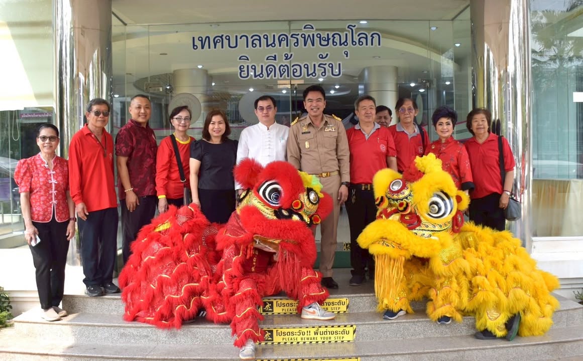 ขบวนแห่สิงโตสหสมาคมไทย–จีน พิษณุโลก เข้าคารวะผู้บริหารเทศบาลนครพิษณุโลก เนื่องในเทศกาลตรุษจีน