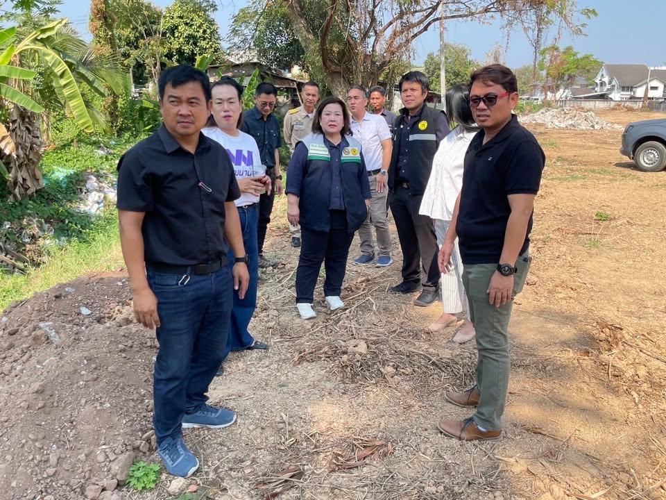 เริ่มแล้ว! เทศบาลนครพิษณุโลก ลงพื้นที่ปรับปรุงภูมิทัศน์และขุดลอกวัชพืชคลองมหานุภาพ ชุมชนมหานุภาพ 🚜🌳💦