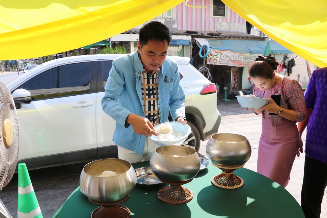 เทศบาลนครพิษณุโลก จัดงานทำบุญกลางบ้านชุมชนตาลเดี่ยว เสริมสิริมงคล สืบสานประเพณีไทย