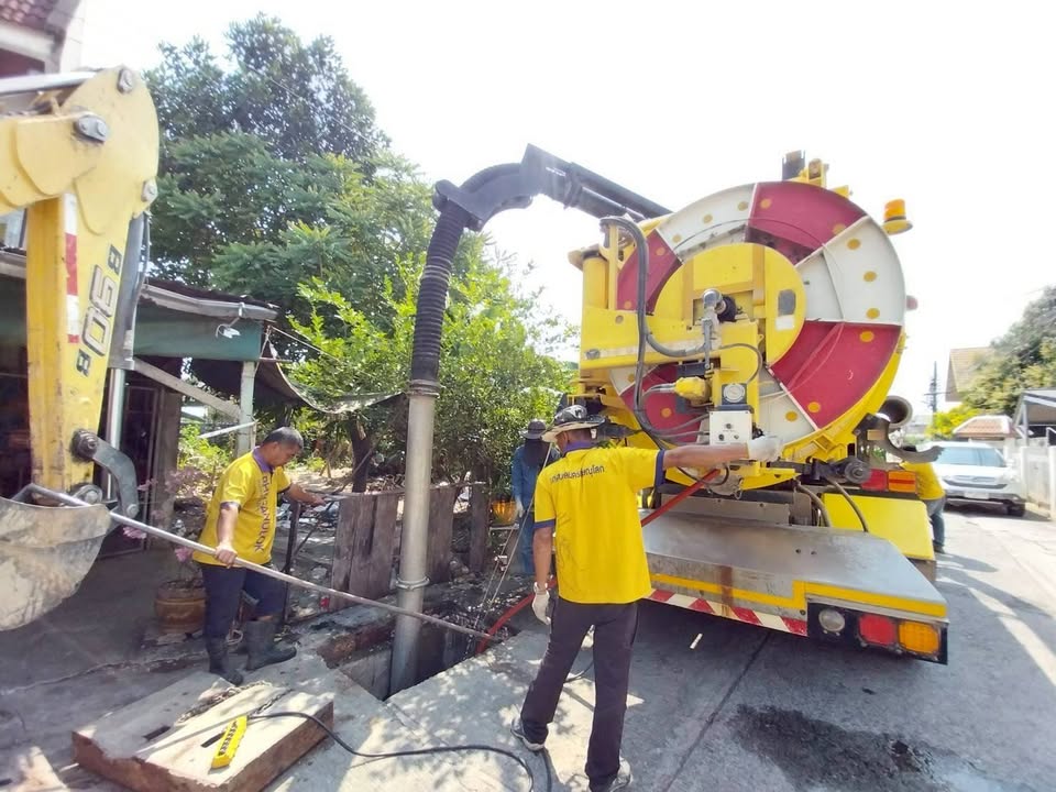 📢 เทศบาลนครพิษณุโลก เดินหน้าเชิงรุก! ลอกท่อ กำจัดขยะ ซ่อมผิวทาง เพื่อชาวพิษณุโลก 🏗️✨