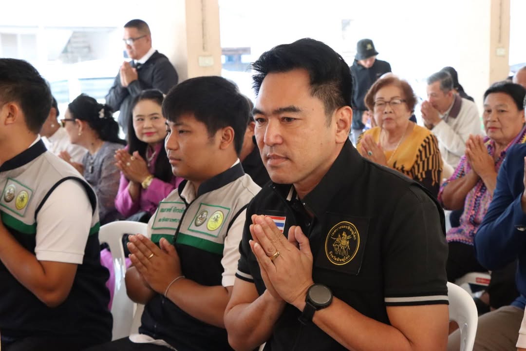 นายกเทศมนตรีนครพิษณุโลก ร่วมทำบุญกลางบ้านชุมชนประชาพิทักษ์ 99